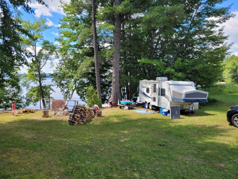 Camping trailer in teh grass